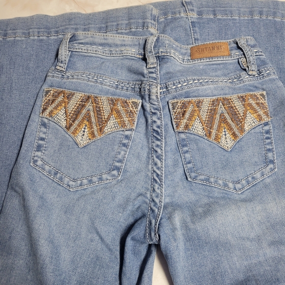 Shyanne Bootcut Jeans Women’s Size 25 Short Light Wash Embroidered Pockets - Picture 8 of 9